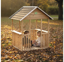 Holz-Spielhaus für Kinder von EXIT Toys mit offenem Design und Satteldach, zwei Kinder sitzen im Inneren im herbstlichen Garten.