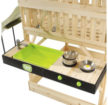 EXIT Toys hölzerne Spielküche für Spielhäuser mit grünem Spülbecken, Wasserhahn, Kochstellen und Metalltöpfen.