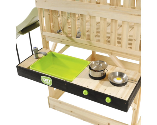 EXIT Toys hölzerne Spielküche für Spielhäuser mit grünem Spülbecken, Wasserhahn, Kochstellen und Metalltöpfen.