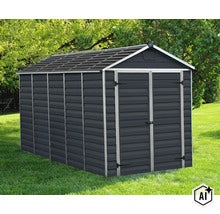 Gerätehaus aus Kunststoff mit Doppeltür und Satteldach im Garten (Image AI modified or generated)