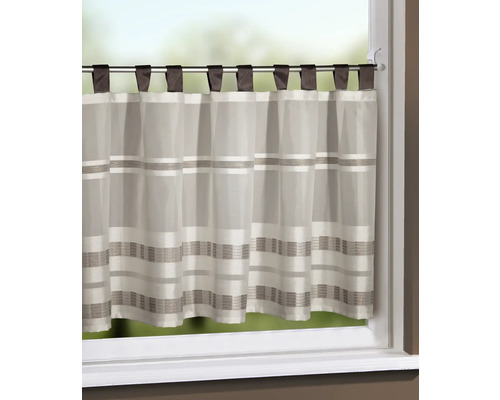 Bistro-Vorhang mit Schlaufen, weißes Gewebe mit horizontalen Streifen an einer Gardinenstange vor einem Fenster.