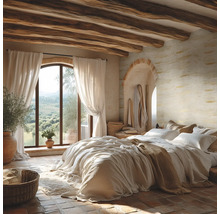 Rustikales Schlafzimmer mit Holzdeckenbalken, strukturierten Wänden, Steinboden und großem Bogenfenster mit Ausblick auf eine Landschaft.