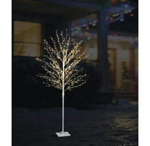 Beleuchteter LED-Baum für den Außenbereich mit warmweißen Lichtern und weißem Stamm auf einem quadratischen Standfuß in einer winterlichen Umgebung.