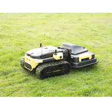 Yarbo Mähroboter mit Raupenantrieb und Mähmodul auf einer Rasenfläche.