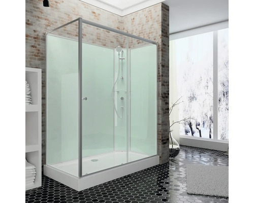 Moderne Badezimmerszene mit großer Duschkabine aus Glas und Metall, Backsteinwänden und schwarzen Sechseckfliesen.