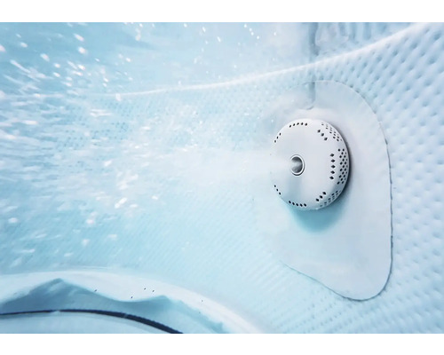 Whirlpooldüse in Aktion mit austretendem Wasserstrahl und Luftblasen.