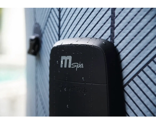 MSpa Whirlpool Steuereinheit mit HydroJet Tech Logo und Wassertropfen auf einer gemusterten Oberfläche.