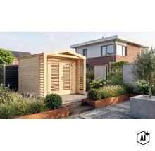 Modernes Gartenhaus aus Holz mit Lamellentüren in einem gepflegten Garten mit Pflanzbeeten und Steinterrasse vor einem Wohnhaus. (Image AI modified or generated)
