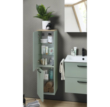 Modernes Badezimmer mit mintgrünem Hochschrank und Waschtischunterschrank. Hochschrank mit Glastablaren. Waschbecken mit schwarzer Armatur.