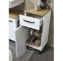 Weißer Badezimmer-Unterschrank mit Holzoptik-Abdeckplatte, einer Schublade und einer Tür mit schwarzen Griffen.
