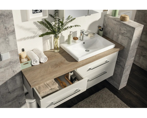 Moderner Badezimmer-Waschtisch mit weißem Aufsatzbecken, Platte in Eichenoptik und weißem Unterschrank mit zwei Schubladen.