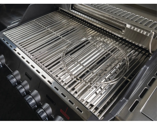 Gasgrill mit Grillrost aus Edelstahl, kreisförmigem Einsatz und seitlichen Bedienknöpfen.