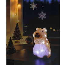 Beleuchtete LED-Weihnachtsfigur in Quokka-Form in einer weihnachtlich dekorierten Szene mit kleinen Tannenbäumen.