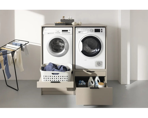 Waschmaschinenschrank für Waschmaschine und Trockner nebeneinander mit integrierten Schubladen und Auszügen für Wäschekorb.