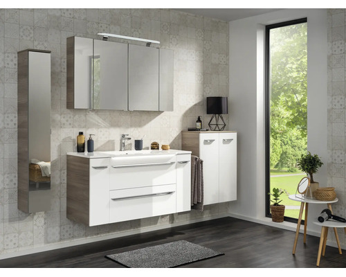 Modernes Badezimmermöbel-Set mit weißem Waschtisch, Spiegelschrank, Hochschrank und Midischrank in Holzoptik und Weiß.