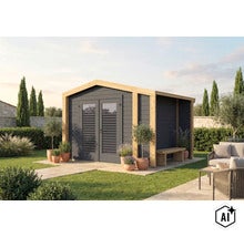 Modernes Gartenhaus aus Holz mit Doppeltür und seitlichem Anbau inklusive Sitzbank in einem gepflegten Garten. (Image AI modified or generated)