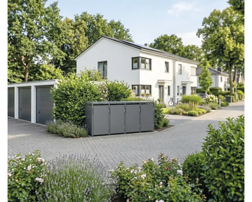 Moderne Mülltonnenbox für vier Tonnen aus Metall in einer gepflegten Garageneinfahrt vor einem weißen Wohnhaus.