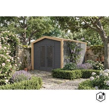 Modernes Gartenhaus aus Holz mit Doppeltür und Lamellen in einem gepflegten, blühenden Garten mit Natursteinmauer. (Image AI modified or generated)