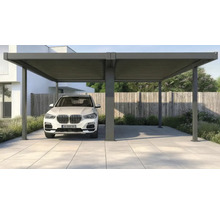 Moderner Doppelcarport aus Aluminium mit Flachdach, ein Auto parkt auf einer gefliesten Einfahrt vor einem Holzzaun.