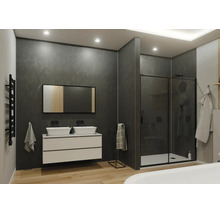 Modernes Badezimmer mit Wandpaneelen in Marmoroptik, weißem Doppelwaschtisch, Duschkabine mit schwarzem Rahmen und Holzfußboden.