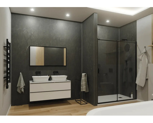 Modernes Badezimmer mit Wandpaneelen in Marmoroptik, weißem Doppelwaschtisch, Duschkabine mit schwarzem Rahmen und Holzfußboden.