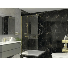 Modernes Badezimmer mit begehbarer Dusche, schwarzen Marmorfliesen, goldenen Armaturen, grauem Waschtischunterschrank und weißer Duschwanne.