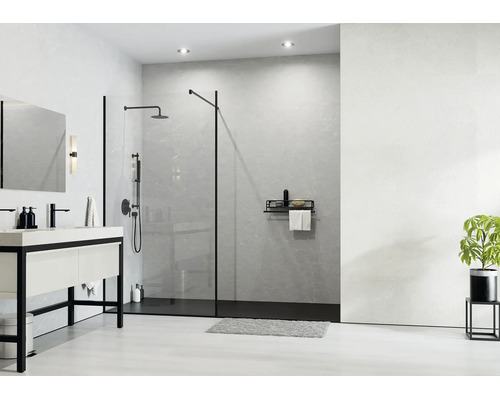 Modernes Badezimmer mit ebenerdiger Dusche, schwarzen Profilen, schwarzer Duschwanne und Armaturen. Weißer Waschtisch mit schwarzem Gestell.