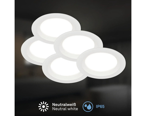 Set von vier runden LED Einbaustrahlern mit neutralweißer Lichtfarbe und Schutzart IP65 fuer den Innen und Außenbereich.