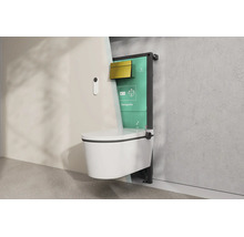 Moderne Wand-WC-Installation im Querschnitt mit weißem Keramik-WC, Hansgrohe Logo auf dem Montageelement und goldfarbener Betätigungsplatte.