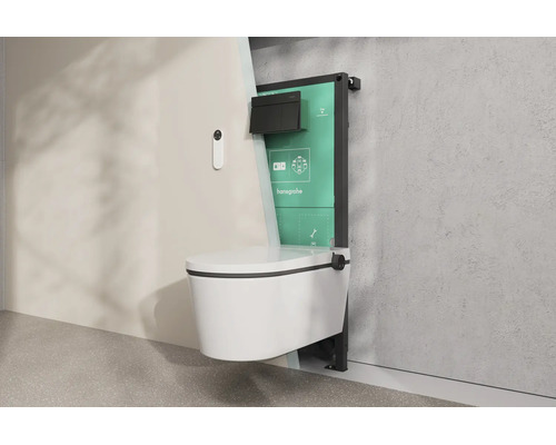 Wand-WC von hansgrohe mit sichtbarem Unterputz-Montageelement, schwarzer Betätigungsplatte und Fernbedienung.