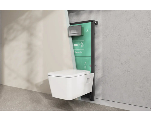 Wandhängendes WC mit hansgrohe Vorwandelement und Drückerplatte in einer modernen Badezimmerinstallation.