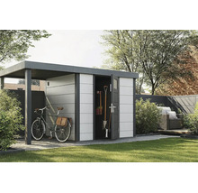Modernes Gartenhaus mit Flachdach, integriertem Fahrradunterstand und offener Tür, die Gartenwerkzeuge zeigt, in einem gepflegten Garten.