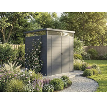 Modernes, dunkelgraues Gartenhaus mit Flachdach und umlaufendem Oberlicht in einem begrünten Garten mit Blumen und Kiesweg.