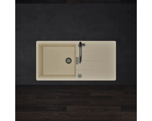 Draufsicht auf eine beige Küchenspüle mit einem Becken, Abtropffläche und dunkler Armatur.