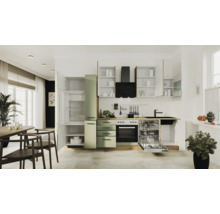 Moderne, helle Küche mit Einbaugeräten, sagegrünen und weißen Schränken sowie einer Arbeitsplatte in Holzoptik.