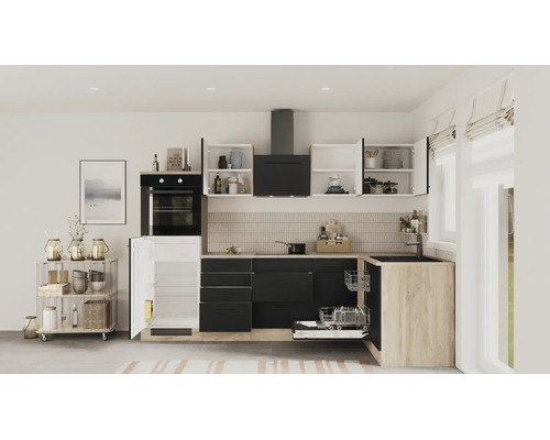 Moderne L-Küche mit schwarzen Fronten, Arbeitsplatte in Holzoptik, integriertem Backofen, Geschirrspüler und Kühlschrank. Hell und organisiert.