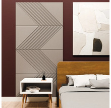 Akustikpaneele mit geometrischem Zickzack-Muster an einer Schlafzimmerwand neben einem Bett und Nachttisch.
