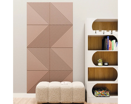 Akustikpaneele mit geometrischem Rillenmuster an einer Wand in einem modern eingerichteten Raum neben einem Regal und einem Hocker.