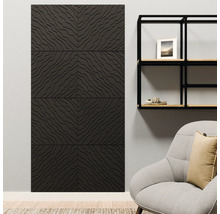 Schwarzes Wandpaneel mit strukturiertem 3D-Wellenmuster in einem modern eingerichteten Wohnbereich neben einem Regal und Sessel.