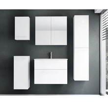 Modernes Badezimmermöbel-Set: Waschtischunterschrank, Waschbecken mit Armatur, Spiegelschrank, Hochschrank und zwei Beistellschränke.