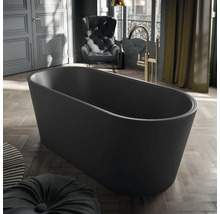 Freistehende ovale Badewanne in mattem Schwarz in einem eleganten Zimmer mit Parkettboden und goldener Standarmatur.