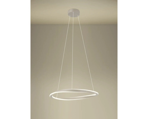 Moderne LED-Pendelleuchte mit einem leuchtenden Ring, der an drei dünnen Seilen hängt.