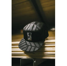 Hornbach 5-Panel-Cap mit geometrischem Muster und Hornbach Logo Patch auf Holzleisten.