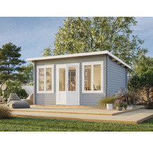 Modernes graues Gartenhaus aus Holz mit weißer Doppeltür, Fenstern und Pultdach auf einer Holzterrasse im Garten.