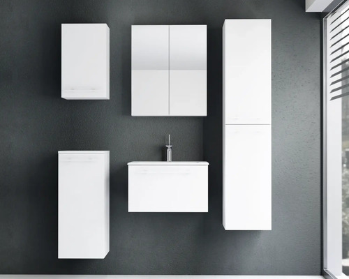 Modernes weißes Badezimmermöbel-Set mit Waschbeckenunterschrank, Spiegelschrank, Hochschrank und wandhängenden Seitenschränken.