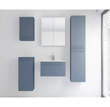 Modernes Badezimmermöbel-Set in Blau, bestehend aus Waschbeckenunterschrank, Spiegelschrank, einem Hochschrank und zwei weiteren Schränken.