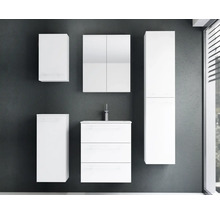 Modernes Badezimmermöbel-Set in Weiß, bestehend aus Waschbeckenunterschrank, Spiegelschrank, Hochschrank und zwei Hängeschränken.