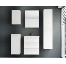 Modernes, weißes Badmöbel-Set zur Wandmontage, bestehend aus Waschtischunterschrank, Spiegelschrank, Hochschrank und zwei Hängeschränken.
