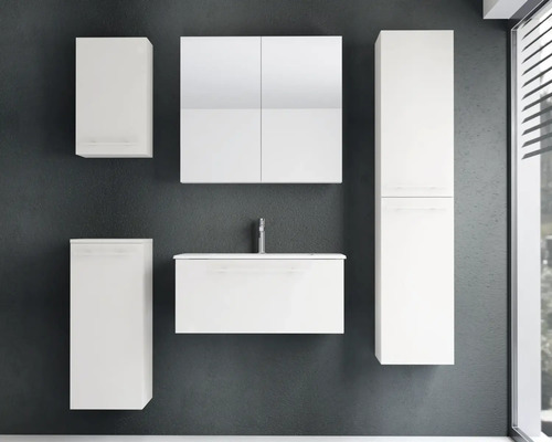 Modernes, hängendes Badezimmermöbel-Set bestehend aus Waschtischunterschrank mit Waschbecken, Spiegelschrank und mehreren Hochschränken.