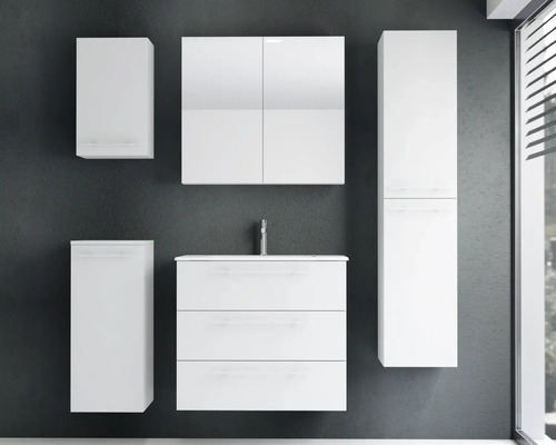 Modernes Badezimmermöbel-Set bestehend aus Waschbeckenunterschrank mit drei Schubladen, Waschbecken, Spiegelschrank und mehreren Hängeschränken.